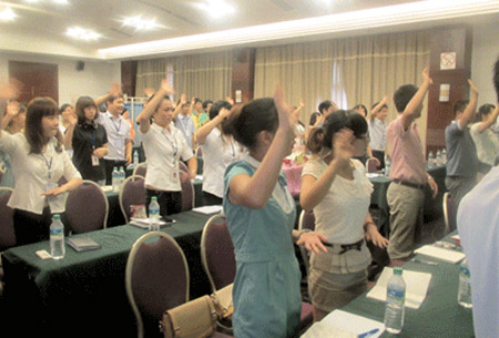 精英們培訓熱身操-萬商短信公司