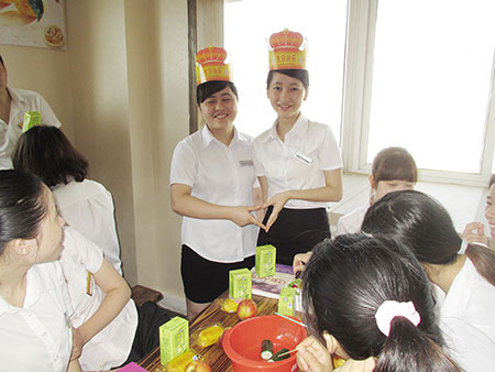 企業營銷短信公司-2015年6月員工舉行生日會Party2